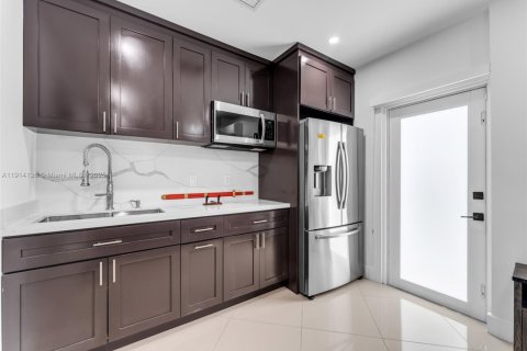 House in Homestead, Florida 4 bedrooms, 123.93 sq.m. № 1971193 - photo 12