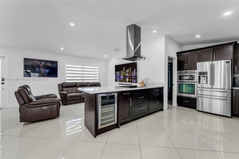 House in Homestead, Florida 4 bedrooms, 123.93 sq.m. № 1971193 - photo 6