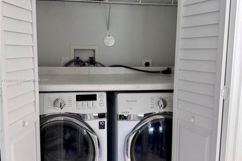 Touwnhouse à louer à Pembroke Pines, Floride: 3 chambres, 111.85 m2 № 1950479 - photo 13