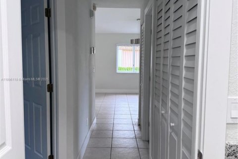 Touwnhouse à louer à Pembroke Pines, Floride: 3 chambres, 111.85 m2 № 1950479 - photo 12
