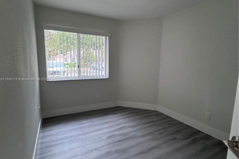 Touwnhouse à louer à Pembroke Pines, Floride: 3 chambres, 111.85 m2 № 1950479 - photo 10