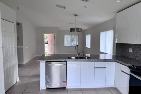 Touwnhouse à louer à Pembroke Pines, Floride: 3 chambres, 111.85 m2 № 1950479 - photo 6