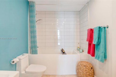 Купить кондоминиум в Санни-Айлс-Бич, Флорида 2 спальни, 126.07м2, № 1970266 - фото 15