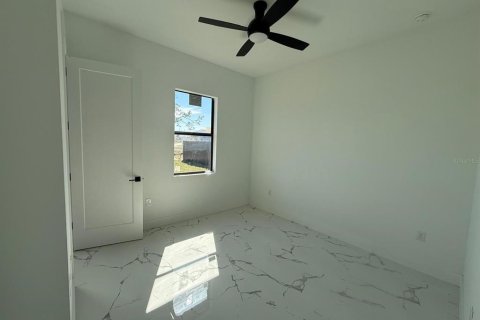 House in Cape Coral, Florida 4 bedrooms, 161.19 sq.m. № 1512209 - photo 23