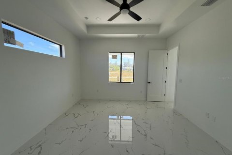 House in Cape Coral, Florida 4 bedrooms, 161.19 sq.m. № 1512209 - photo 29