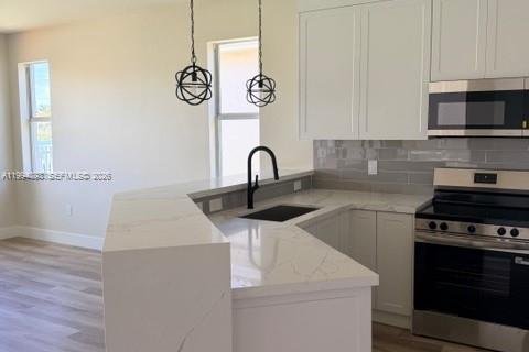 Villa ou maison à louer à Homestead, Floride: 4 chambres, 192.87 m2 № 2064003 - photo 2