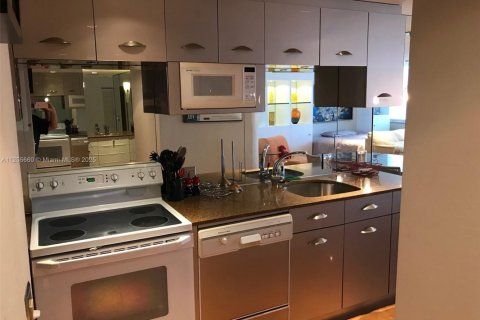 Copropriété à louer à Miami Beach, Floride: 51.1 m2 № 1763908 - photo 18