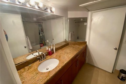 Condominio en alquiler en Oakland Park, Florida, 1 dormitorio, 80.08 m2 № 2078445 - foto 10