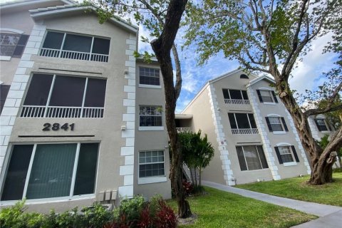 Condominio en alquiler en Oakland Park, Florida, 1 dormitorio, 80.08 m2 № 2078445 - foto 2