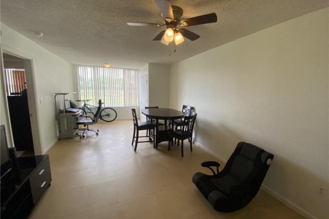 Condominio en alquiler en Oakland Park, Florida, 1 dormitorio, 80.08 m2 № 2078445 - foto 5