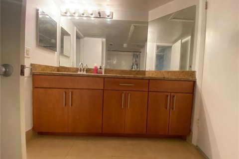 Condominio en alquiler en Oakland Park, Florida, 1 dormitorio, 80.08 m2 № 2078445 - foto 12
