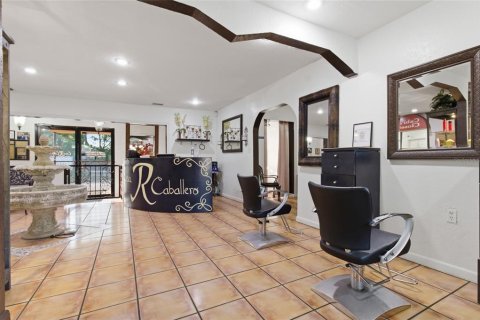 Commercial property in Tampa, Florida 235.23 sq.m. № 2101545 - photo 13