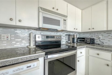 Condo in Longboat Key, Florida, 3 bedrooms № 2391299 - photo 18