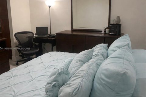 Casa en venta en Miami, Florida, 3 dormitorios, 127.93 m2 № 2029921 - foto 17