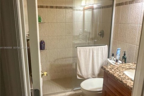 Casa en venta en Miami, Florida, 3 dormitorios, 127.93 m2 № 2029921 - foto 11