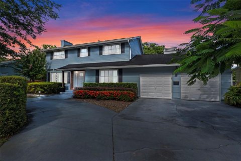 House in Orlando, Florida 4 bedrooms, 177.07 sq.m. № 1836855 - photo 1