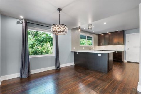 House in Orlando, Florida 4 bedrooms, 177.07 sq.m. № 1836855 - photo 12