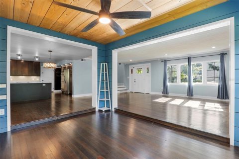 House in Orlando, Florida 4 bedrooms, 177.07 sq.m. № 1836855 - photo 10