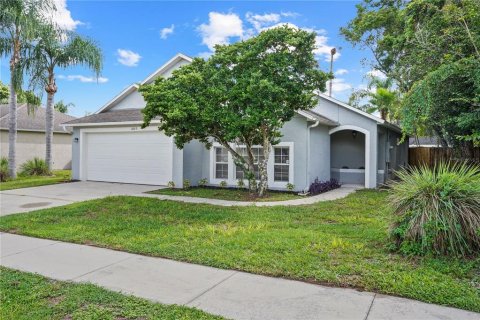 House in DeLand, Florida 4 bedrooms, 144.93 sq.m. № 1901893 - photo 2