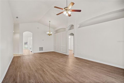 House in DeLand, Florida 4 bedrooms, 144.93 sq.m. № 1901893 - photo 10