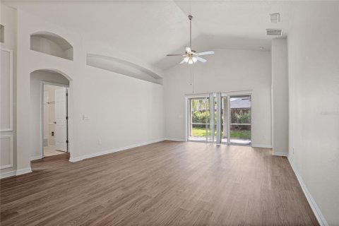 House in DeLand, Florida 4 bedrooms, 144.93 sq.m. № 1901893 - photo 7