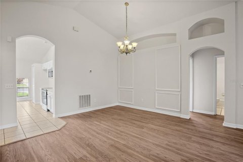 House in DeLand, Florida 4 bedrooms, 144.93 sq.m. № 1901893 - photo 15