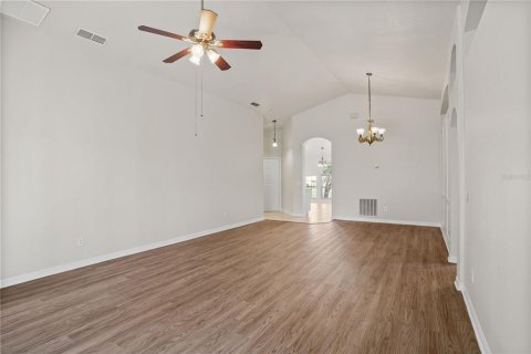 House in DeLand, Florida 4 bedrooms, 144.93 sq.m. № 1901893 - photo 9