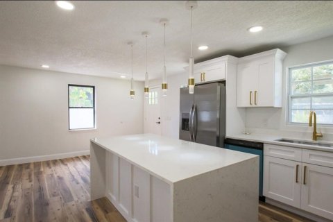 Villa ou maison à vendre à Pinellas Park, Floride: 4 chambres, 167.78 m2 № 1916688 - photo 5