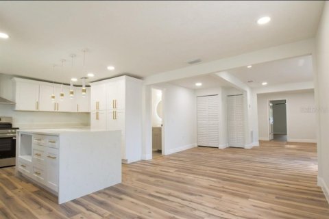 Villa ou maison à vendre à Pinellas Park, Floride: 4 chambres, 167.78 m2 № 1916688 - photo 6