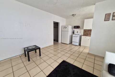 Commercial property in Miami, Florida 181.62 sq.m. № 1975088 - photo 7