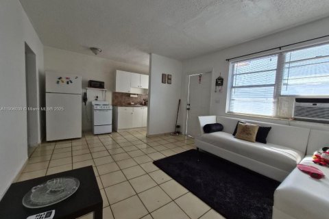 Commercial property in Miami, Florida 181.62 sq.m. № 1975088 - photo 8