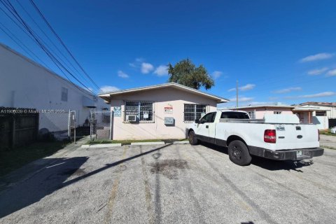 Commercial property in Miami, Florida 181.62 sq.m. № 1975088 - photo 9