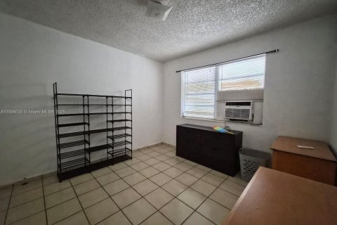 Commercial property in Miami, Florida 181.62 sq.m. № 1975088 - photo 5