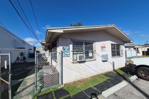 Commercial property in Miami, Florida 181.62 sq.m. № 1975088 - photo 1