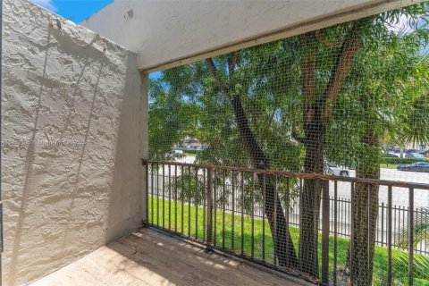 Condo in Miami, Florida, 1 bedroom  № 1858546 - photo 17