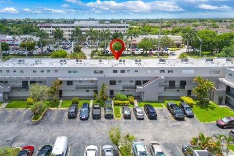 Condo in Miami, Florida, 1 bedroom  № 1858546 - photo 19