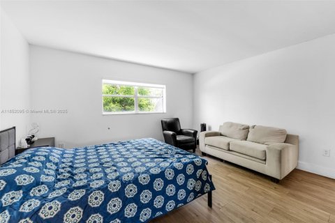 Condo in Miami, Florida, 1 bedroom  № 1858546 - photo 10