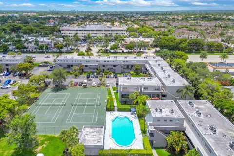Condo in Miami, Florida, 1 bedroom  № 1858546 - photo 21