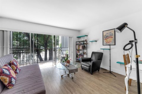 Condo in Miami, Florida, 1 bedroom  № 1858546 - photo 6