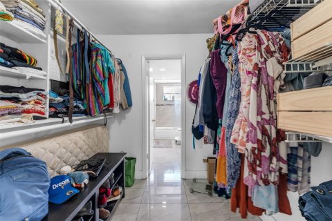 Condo in Miami, Florida, 1 bedroom  № 1858546 - photo 12
