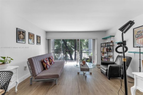 Condo in Miami, Florida, 1 bedroom  № 1858546 - photo 5