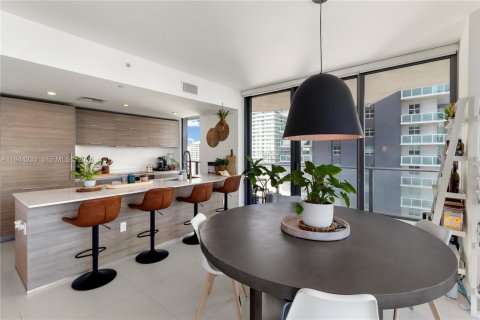 Condominio en alquiler en Miami, Florida, 2 dormitorios, 118.82 m2 № 2008471 - foto 8