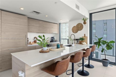 Condominio en alquiler en Miami, Florida, 2 dormitorios, 118.82 m2 № 2008471 - foto 6