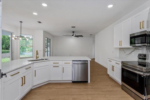 Villa ou maison à vendre à Orlando, Floride: 4 chambres, 235.14 m2 № 2329206 - photo 12