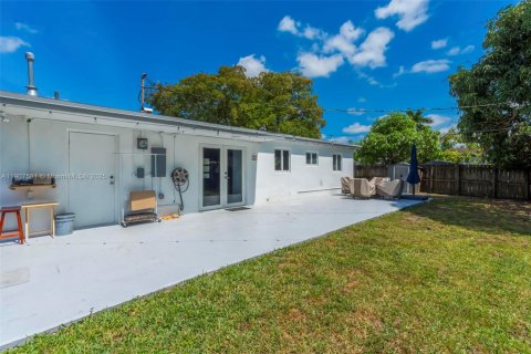 House in Hollywood, Florida 3 bedrooms, 98.1 sq.m. № 1963518 - photo 21