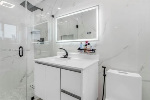 House in Hollywood, Florida 3 bedrooms, 98.1 sq.m. № 1963518 - photo 15