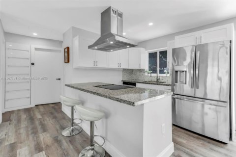 House in Hollywood, Florida 3 bedrooms, 98.1 sq.m. № 1963518 - photo 6