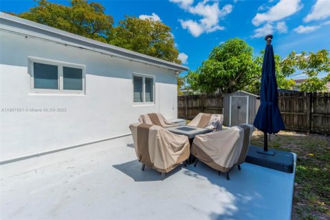 House in Hollywood, Florida 3 bedrooms, 98.1 sq.m. № 1963518 - photo 23