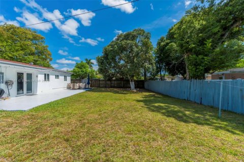 House in Hollywood, Florida 3 bedrooms, 98.1 sq.m. № 1963518 - photo 27