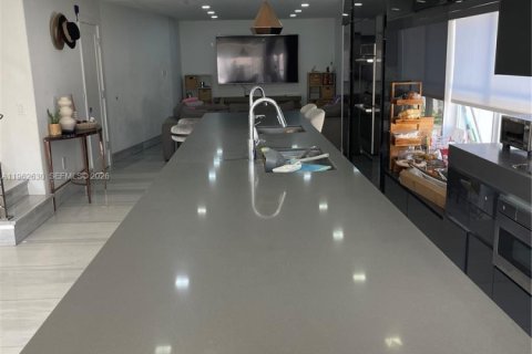 Villa ou maison à vendre à Hollywood, Floride: 4 chambres, 187.2 m2 № 2023687 - photo 14